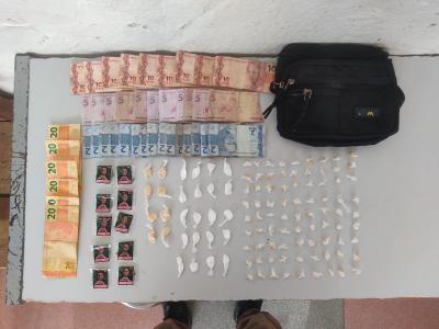 Itens apreendidos na bolsa do jovem