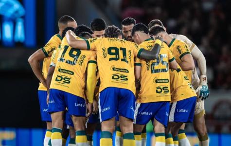 Jogadores do Mirassol reunidos antes de jogo pelo Campeonato Brasileiro
