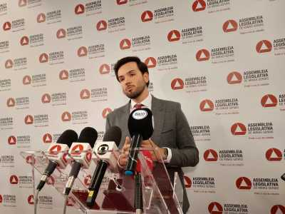 Presidente da ALMG, deputado Tadeu Martins, comentou sobre Propag em coletiva nesta quarta-feira (13)