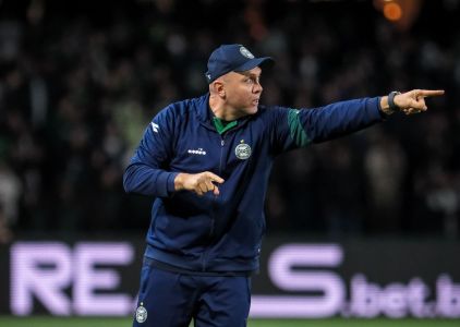 Técnico Mozart Santos, do Coritiba, prepara equipe para enfrentar Novorizontino