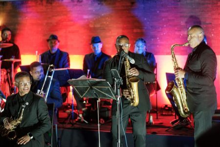 O Jazz surgiu em comunidades de Nova Orleans, nos Estados Unidos, e se espalhou por todo o mundo