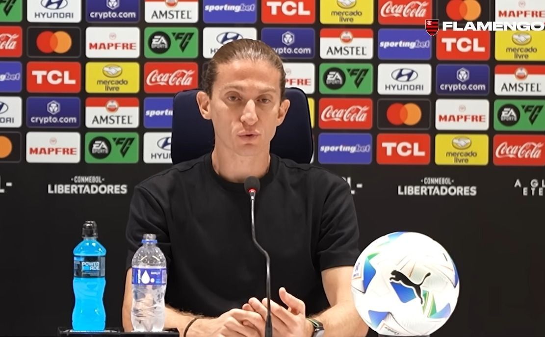 Filipe Luís equipara destaque do Cruzeiro a Arrascaeta: 'Melhor jogador do Brasil'