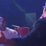 Ídolo do Atlético estreia roda de samba e toca percussão em bar de BH; veja