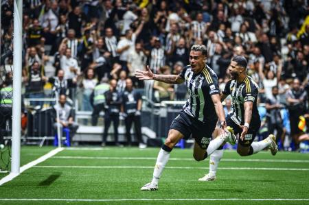 Reinier comemora gol de Hulk pelo Atlético na Arena MRV