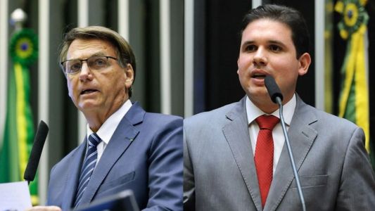 Ex-presidente Jair Bolsonaro e o presidente da Câmara dos Deputados, Hugo Motta