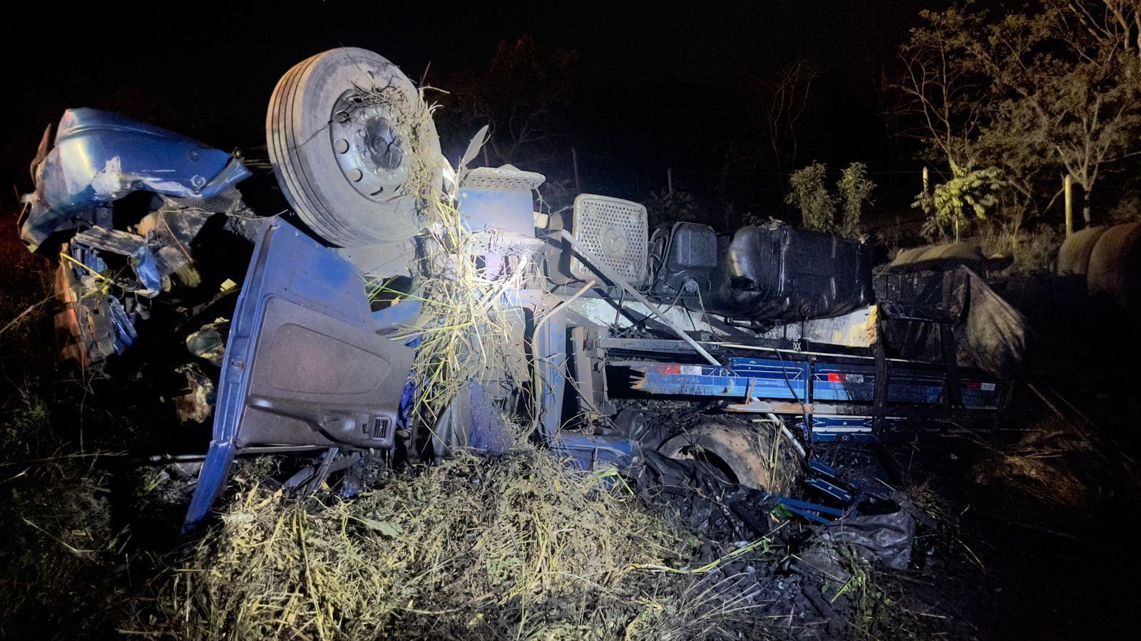 Motorista morre em grave acidente na BR-135 em Bocaiuva