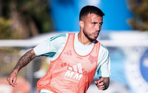 Matheus Henrique durante treinamento do Cruzeiro