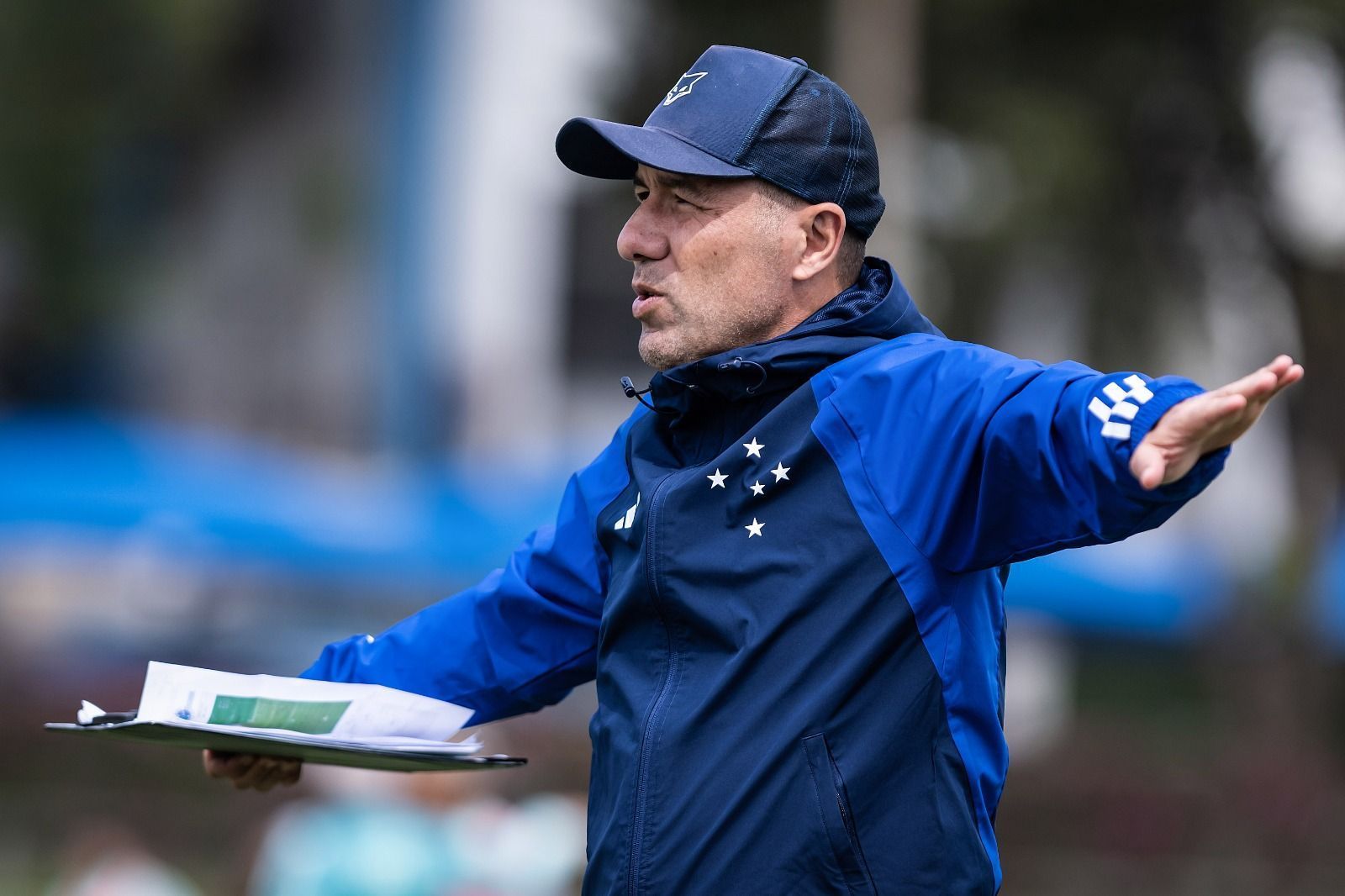 Lateral direita vira principal 'dor de cabeça' de Jardim no Cruzeiro; veja cenário