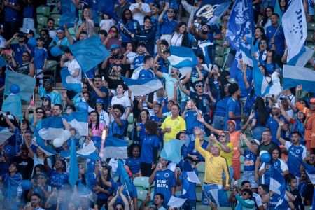 Torcida do Cruzeiro compareceu em peso neste domingo (17) no Independência