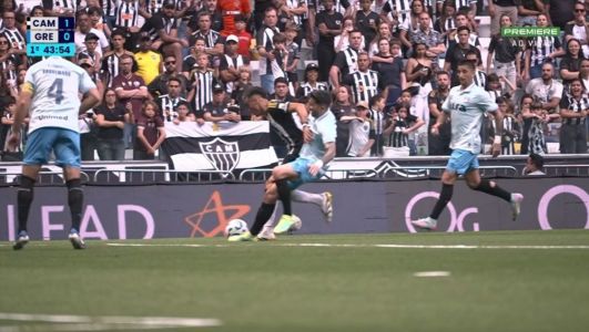 Momento que Villasanti sentiu o joelho esquerdo em Atlético x Grêmio