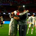 Neymar chora e é consolado por Diniz após Santos ser goleado pelo Vasco