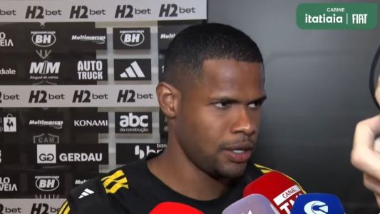Júnior Santos em zona mista após derrota do Atlético para o Grêmio na Arena MRV