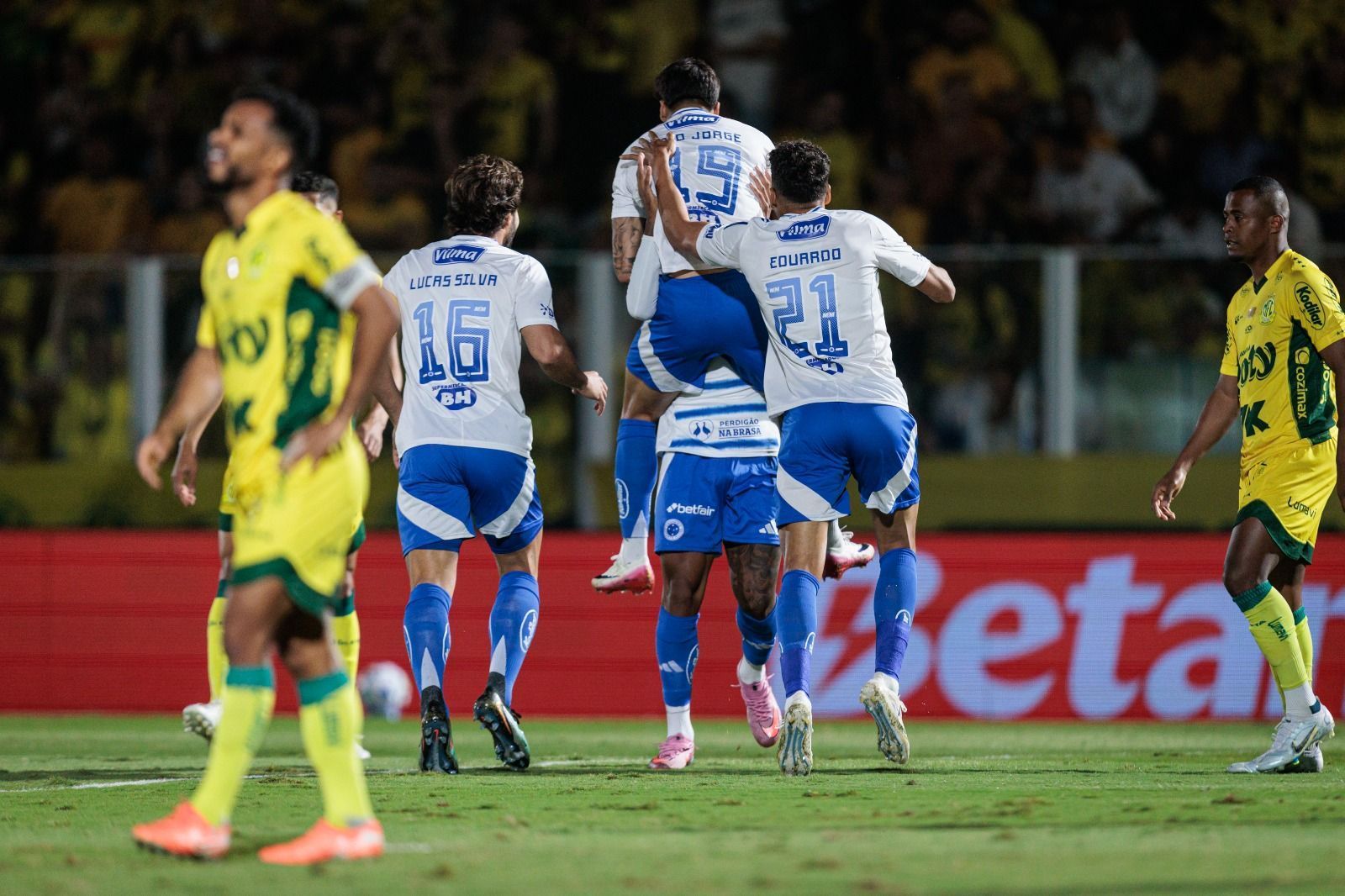 Cruzeiro reforça poder fora de casa e alcança marca expressiva contra o Mirassol