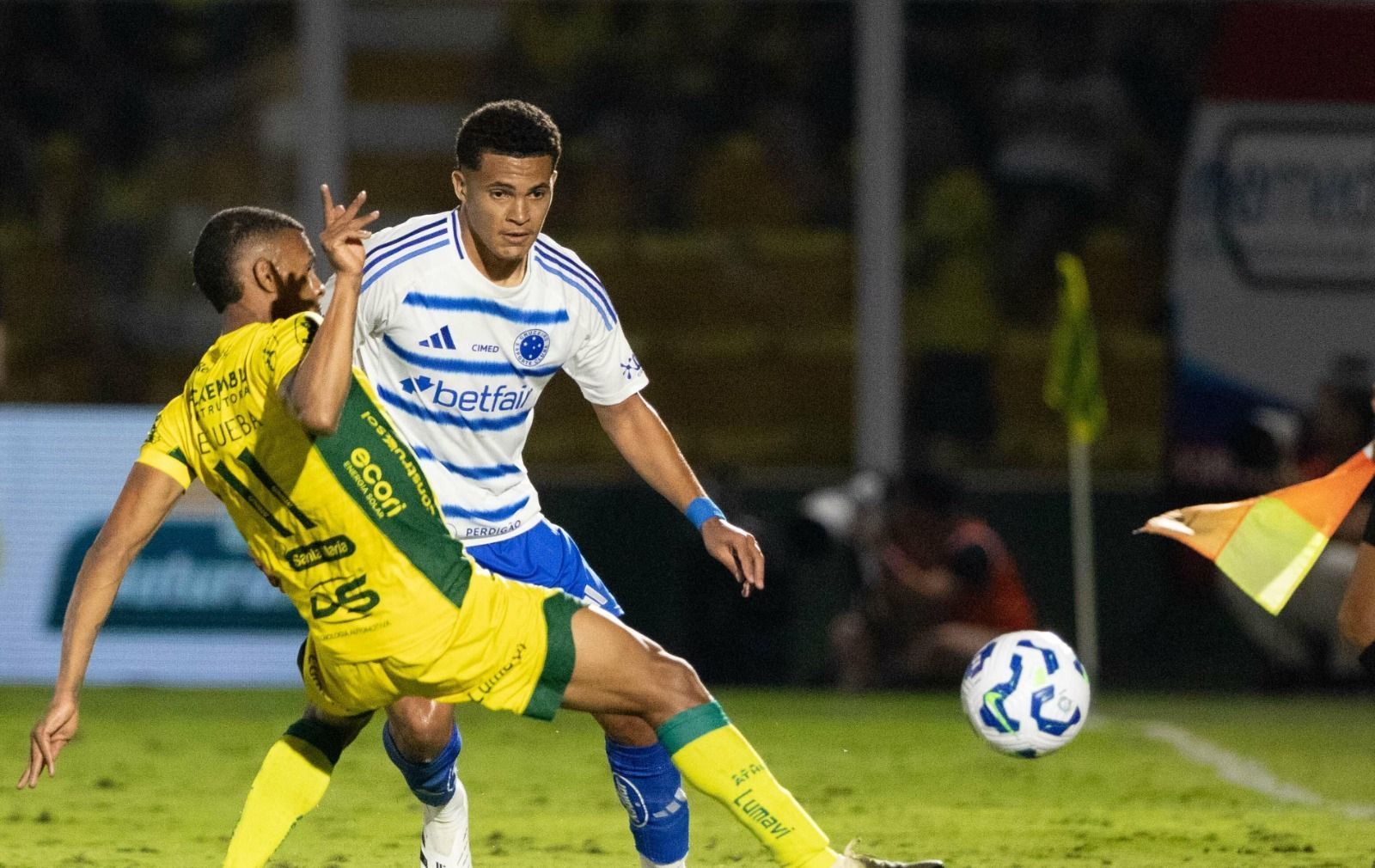 Kauã Prates ‘repete a dose’ e se destaca em empate do Cruzeiro com Mirassol