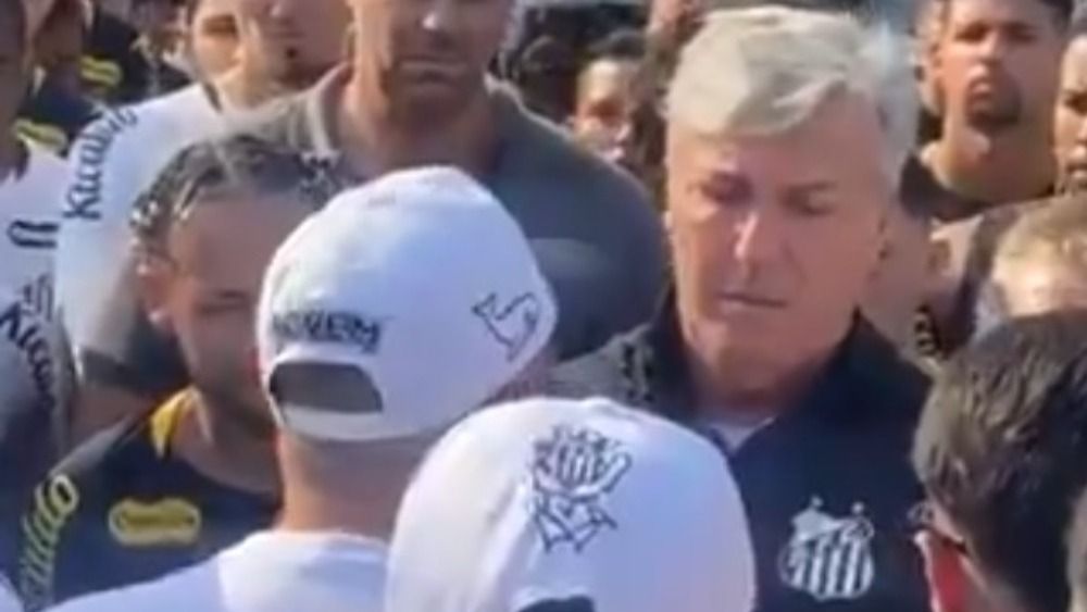 Invasão ao CT do Santos teve portão quebrado, cobrança a Neymar e elenco e ameaças
