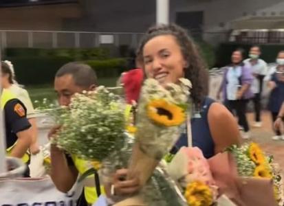 Gabi é destaque do Brasil em chegada à Tailândia para o Mundial Feminino de Vôlei