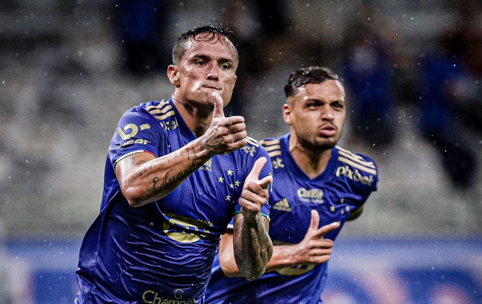 Na galera: Edu marca data para assistir a jogo do Cruzeiro no Mineirão e crava setor
