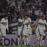 Com emoção, São Paulo vence Atlético Nacional nos pênaltis e vai às quartas da Libertadores