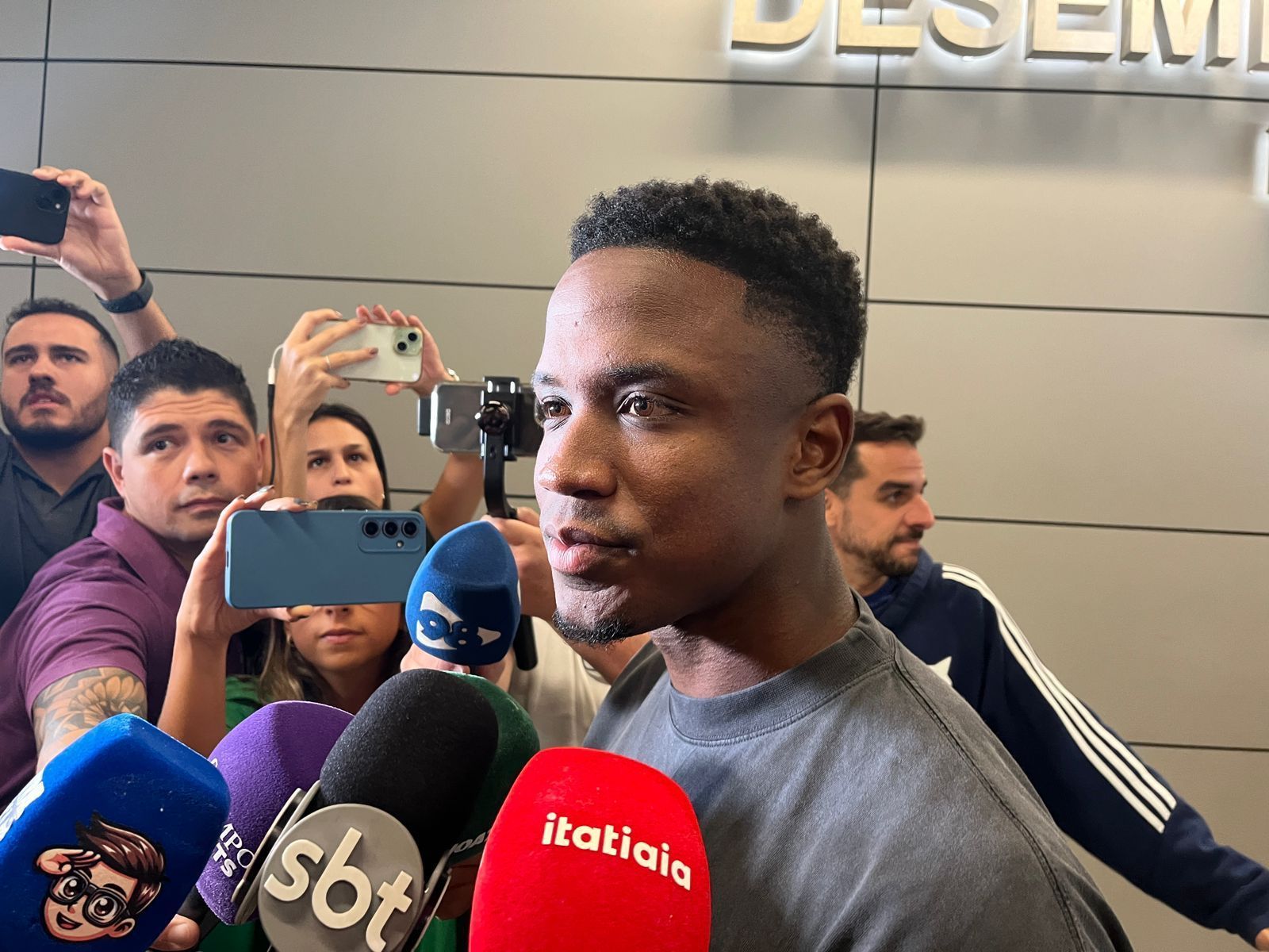 Pronto para jogar? Sinisterra comenta possibilidade de estreia pelo Cruzeiro