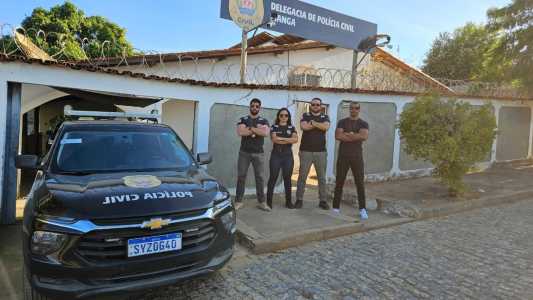 A prisão foi realizada por equipes da Delegacia de Polícia Civil do município.