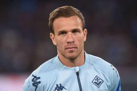 Arthur Mello antes de partida pela Fiorentina