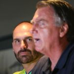 Bolsonaro pede a Eduardo para evitar críticas a Gilmar e afirma que está conversando com ministros do STF, aponta PF