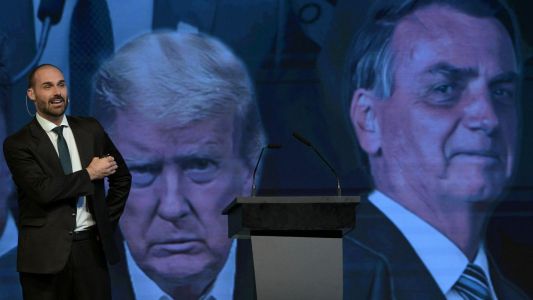 Eduardo Bolsonaro pressionou pai a apoiar Trump para evitar desgaste com EUA, diz PF