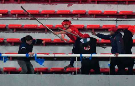 Cenas de terror nesta quarta-feira (20), no jogo entre Independiente e Universidad de Chile
