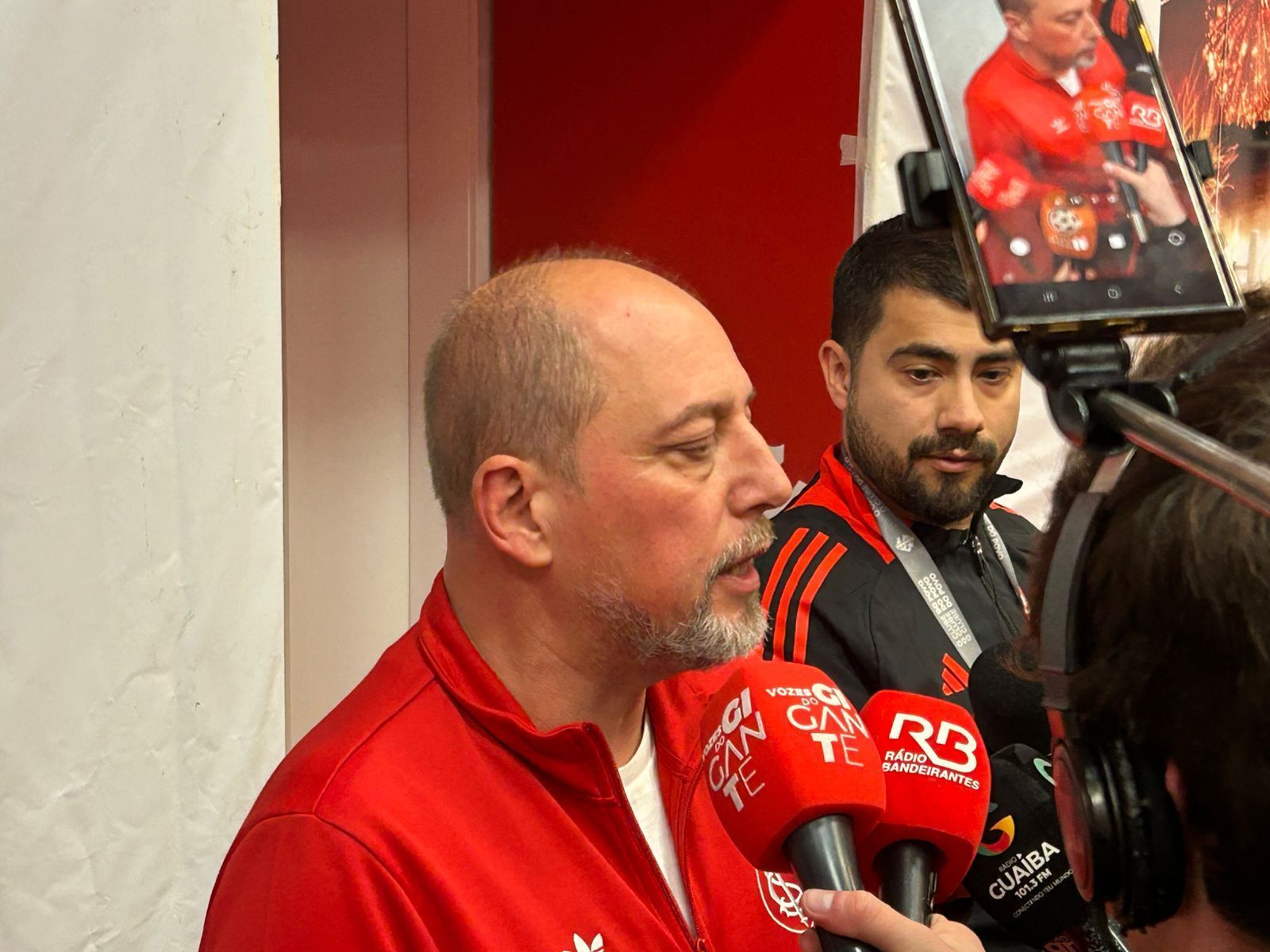 Roger segue no cargo? Presidente do Inter se manifesta sobre situação do treinador