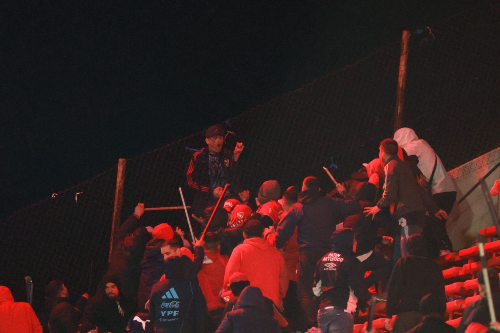 Presidente do Independiente culpa torcida chilena por selvageria e pede exclusão da La U