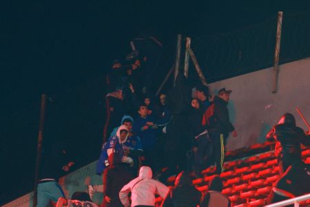 Torcedores da La U foram encurralados por torcedores do Independiente