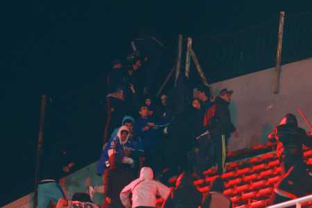 Torcedores da La U foram encurralados por torcedores do Independiente