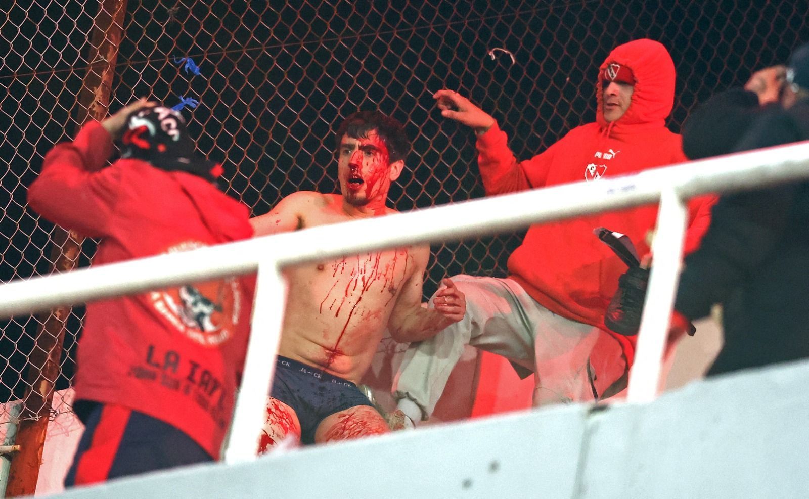 Independiente x La U: CBF sobe o tom e pede punição rigorosa após barbárie em estádio