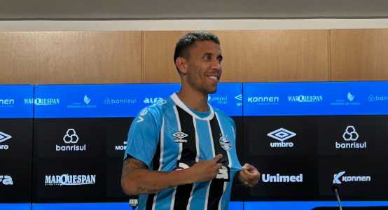 Marcos Rocha assinou com o Grêmio até o fim de 2026