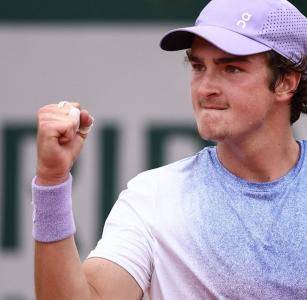 João Fonseca durante disputa de Roland Garros