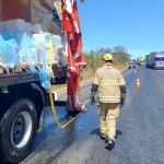 Carretas-baú colidem na BR-251 em Francisco Sá e deixam trânsito parcialmente interditado
