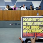 Governo Zema diz que não tem data para pagar retroativo a aposentados da educação