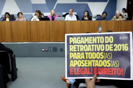 Comissão de Educação, Ciência e Tecnologia cobrou do governo estadual o pagamento retroativo do reajuste do piso salarial
