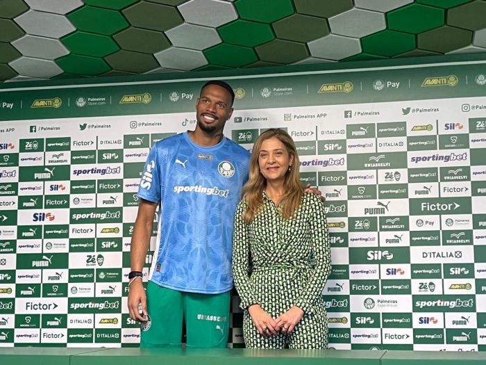 Carlos Miguel em apresentação no Palmeiras