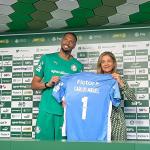 Indireta ao Corinthians? Com Carlos Miguel, Leila reafirma que Palmeiras 'honra compromissos'