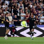 Paquetá marca golaço, mas Chelsea goleia West Ham com brilhos de João Pedro e Estêvão