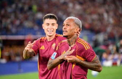 Wesley, ex-Flamengo, comemora gol marcado pela Roma
