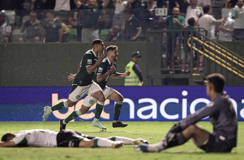 América faz gol contra, perde para o Goiás e pode voltar ao Z4 da Série B