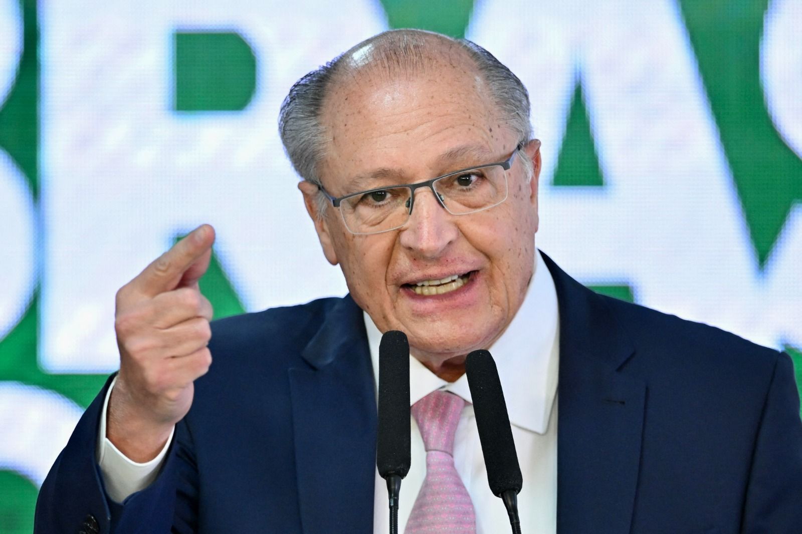 'Não há relação entre julgamento de Bolsonaro e tarifas dos EUA', diz Alckmin