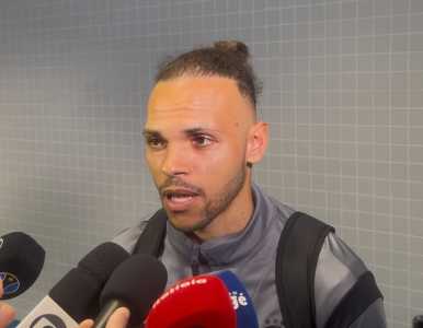 Braithwaite na zona mista da Arena do Grêmio, após o empate com o Ceará