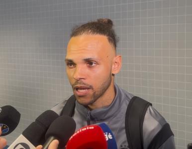 Braithwaite na zona mista da Arena do Grêmio, após o empate com o Ceará