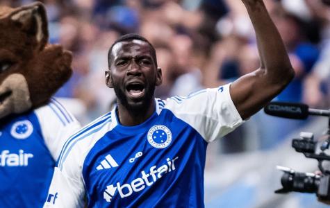 Yannick Bolasie durante jogo do Cruzeiro