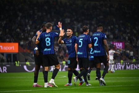 Jogadores da Inter de Milão celebram gol marcado diante do Torino