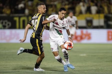 Isaque em ação pelo time profissional do Fluminense no Campeonato Carioca