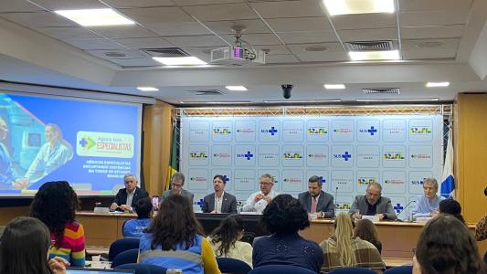 Ministério da Saúde - Coletiva sobre o Programa Agora Tem Especialista